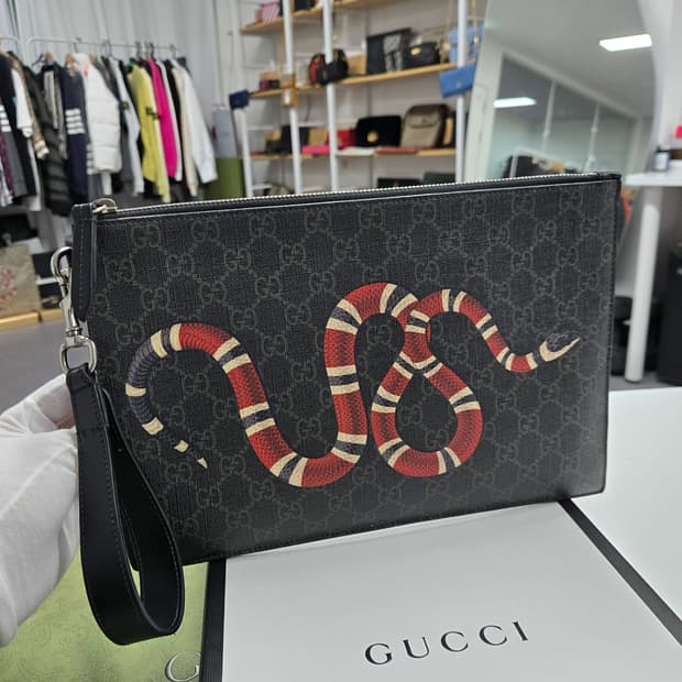 [50%세일] 구찌 킹스네이크 클라치백