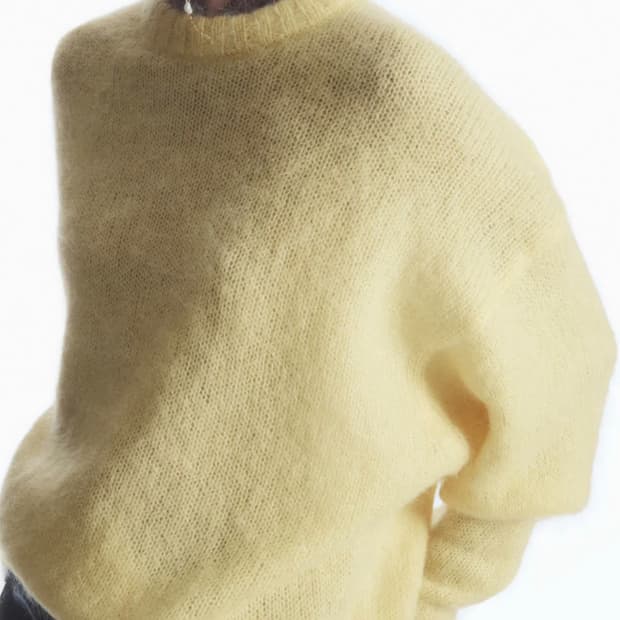 코스 연노랑 모헤어 루즈핏 니트 