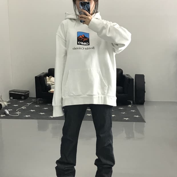  캠프7 프린팅 화이트 후드티