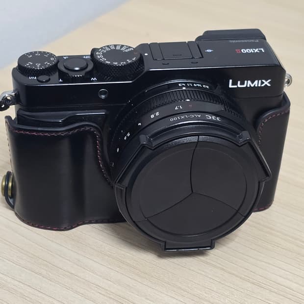 파나소닉 루믹스 LX100M2 카메라 +

레드 스트랩