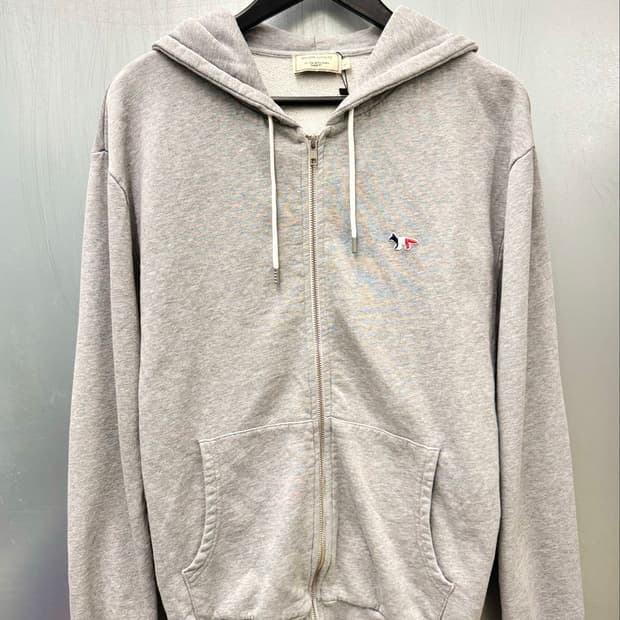 Maison Kitsune 메종키츠네 그레이 트리컬러 폭스패치 후드집업