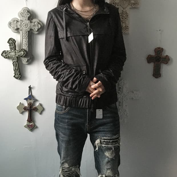 Fabric point hood zip up