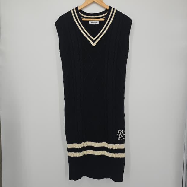 제너럴아이디어 케이블 니트 롱 원피스 블랙