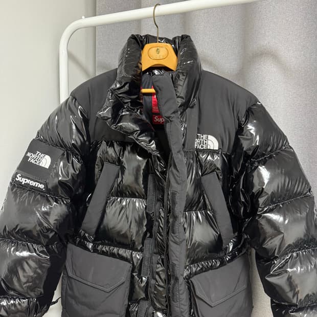슈프림 x 노스페이스 700 필 다운 파카 블랙 