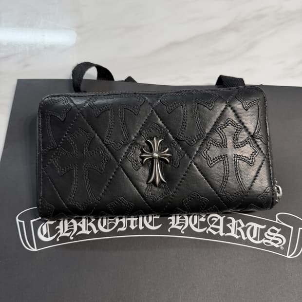 크롬하츠 레더패치 세메터리 크로스 참 장지갑