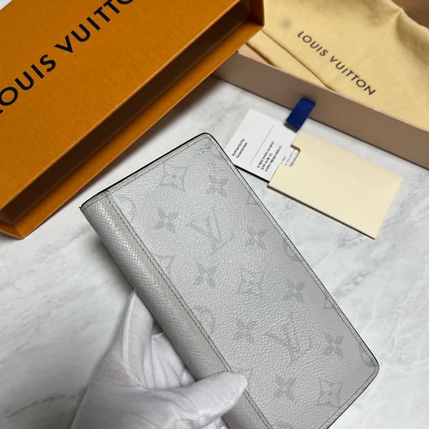 루이비통 안타르티카 장지갑