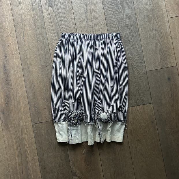 Flower Motif Docking Distressed Skirt