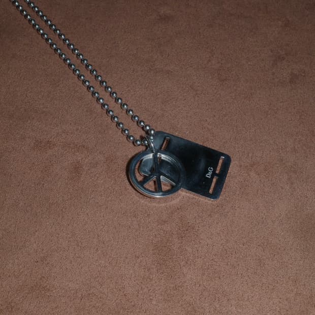 돌체앤가바나 피스마크 펜던트 목걸이