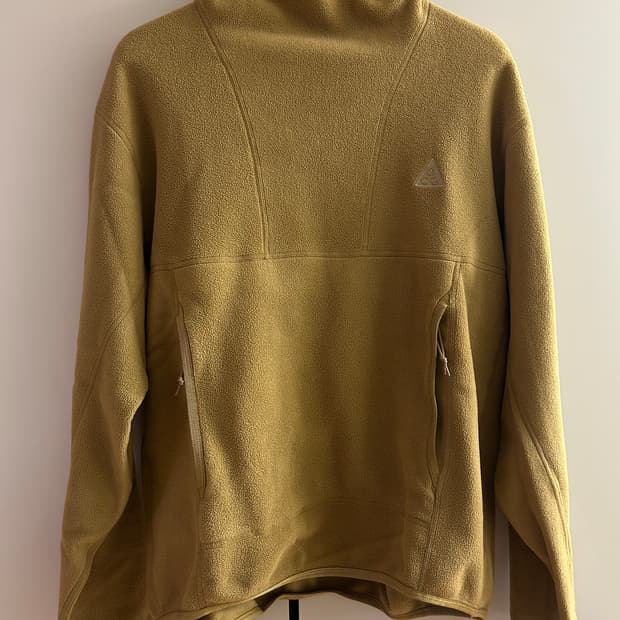 나이키 ACG 울프트리 플리스 후디 L사이즈 팝니다.