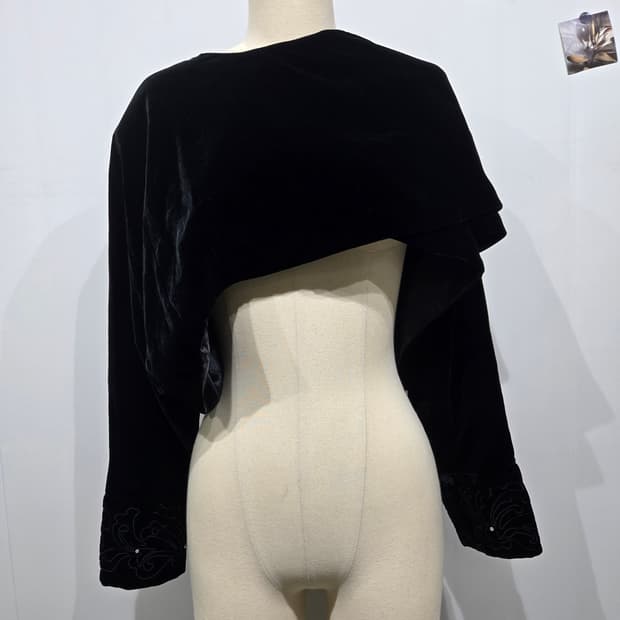 발렌시아가 벨벳 블랙 볼레로 랩 자켓