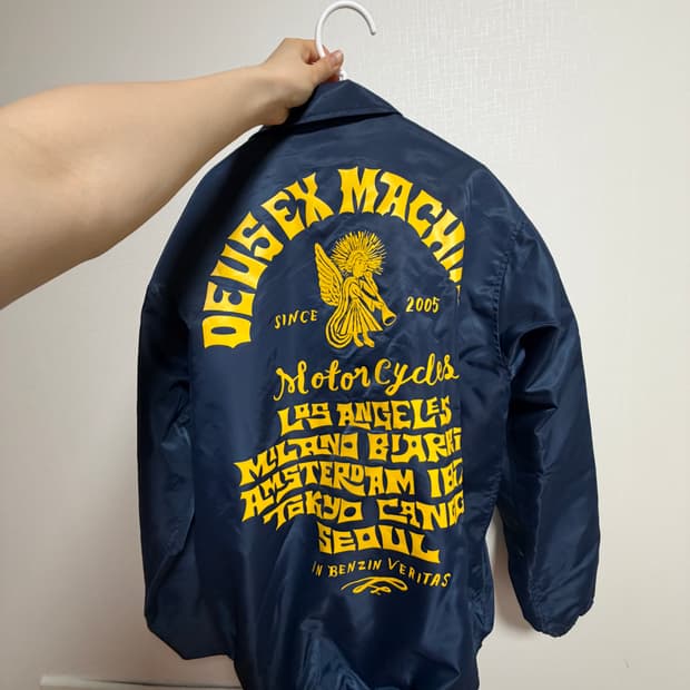 데우스 엑스 마키나 자켓