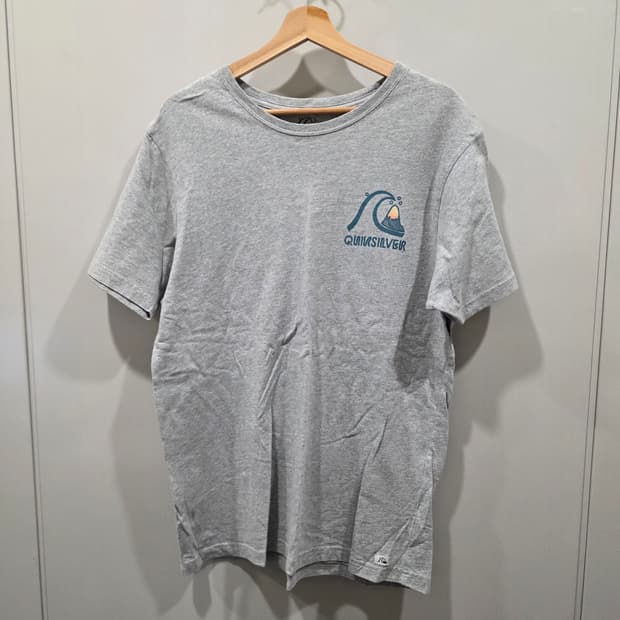 퀵실버 서프 그래픽 프린트 반팔티