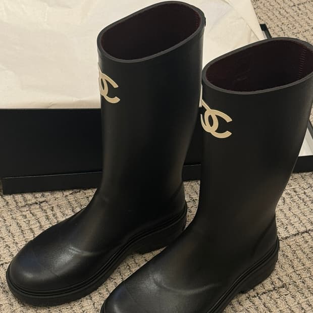 [새상품]샤넬 24S CC로고 레인부츠 블랙 37 러버부츠