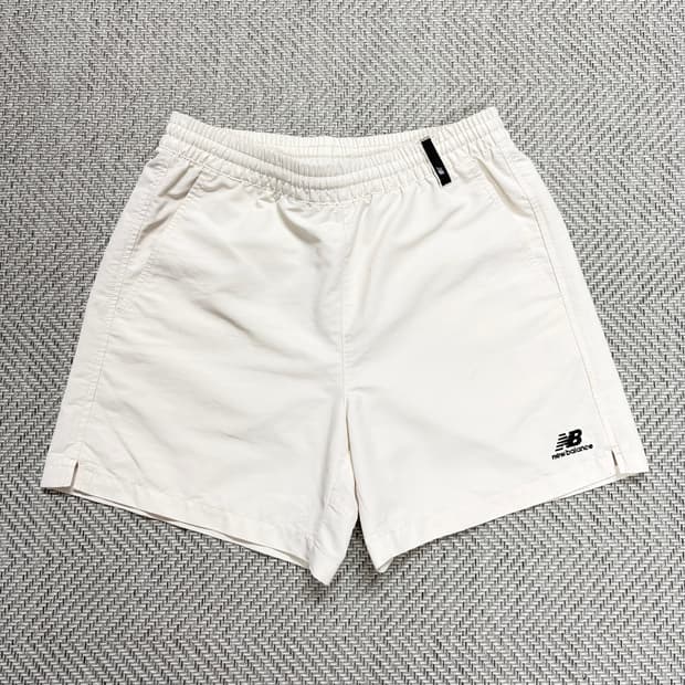 (S)뉴발란스 아이보리 반바지