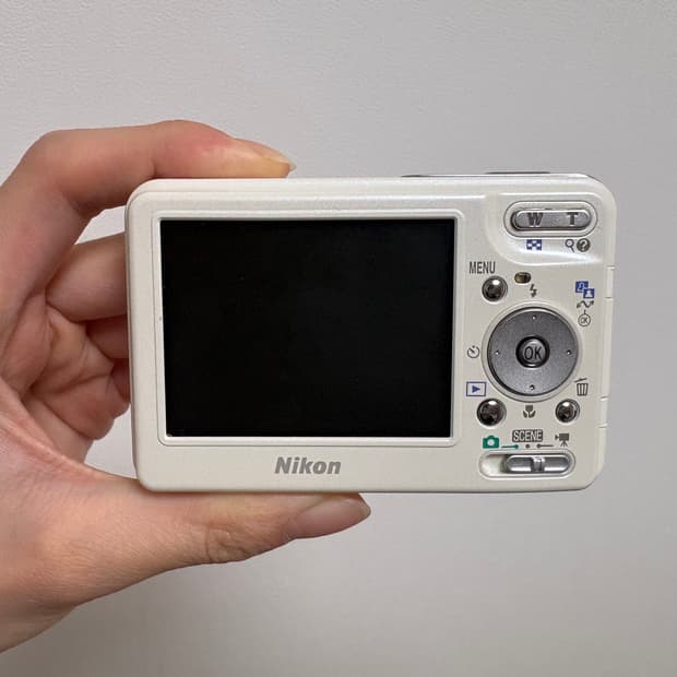 니콘 쿨픽스 S1 카메라