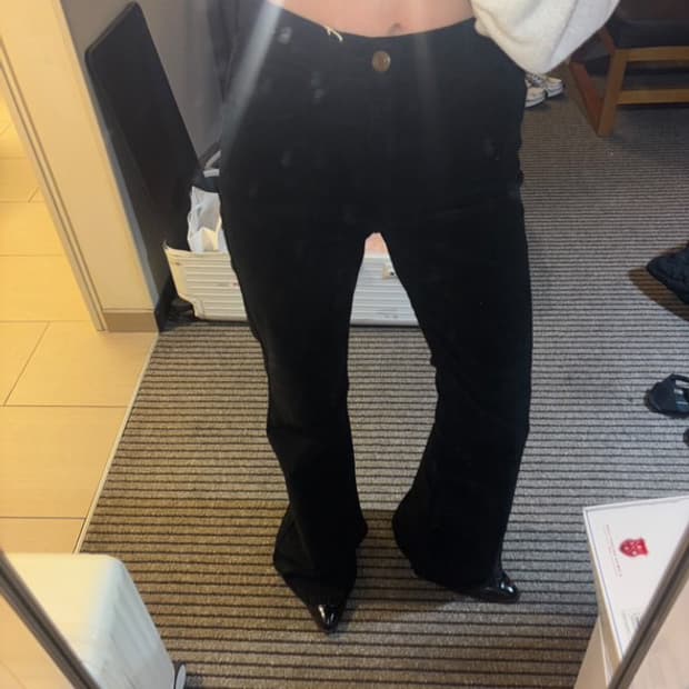 단종) 플레어 벨벳 진 - 여성 I MANGO