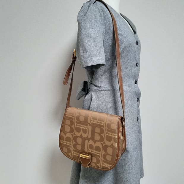 정품 버버리 빈티지 크로스백 