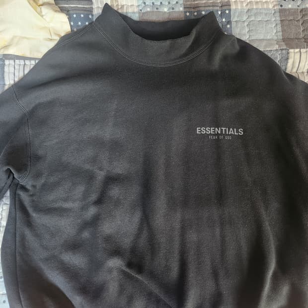 Fear of God 에센셜 블랙 터틀넥 맨투맨 L