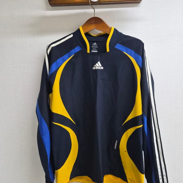 L) 아디다스 00's 포모션 트레이닝 탑 팝니다