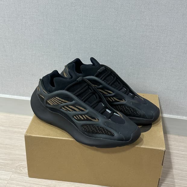 yeezy 700 v3 클레이브라운 