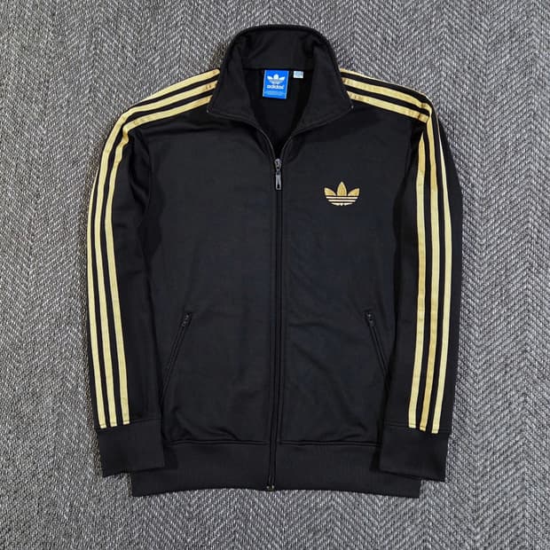 아디다스 블랙 골드 검금 파이어버드 트랙탑 져지