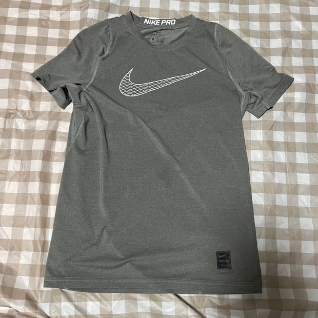나이키 프로 기능성 반팔 L 회색 반팔티 운동 트레이닝복