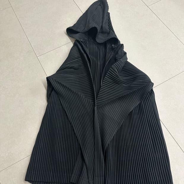 옴므플리세 후드집업 블랙색상 3사이즈