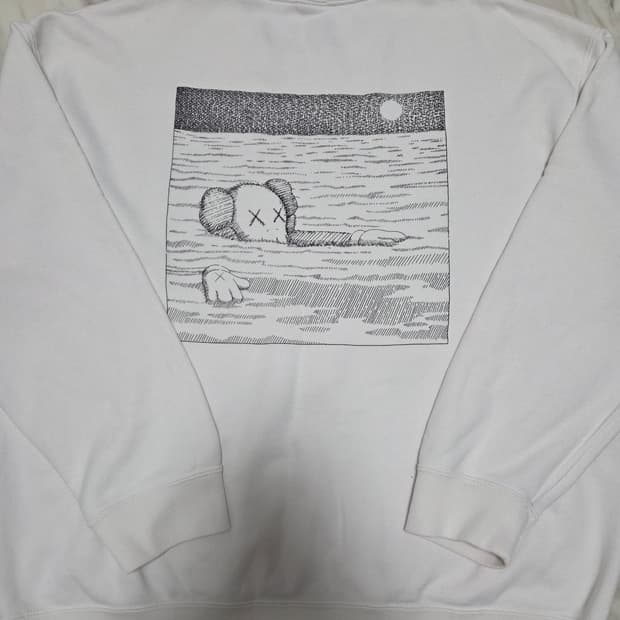 유니클로 X 카우스 스웻셔츠