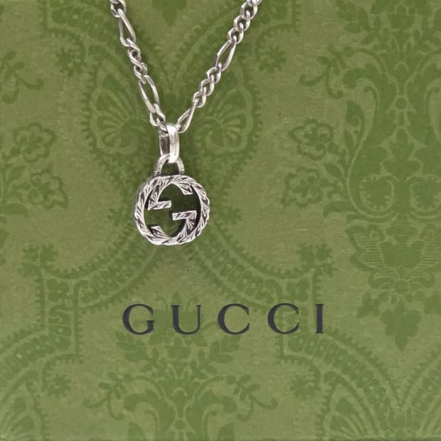 구찌 인터로킹 G 펜던트 실버 목걸이