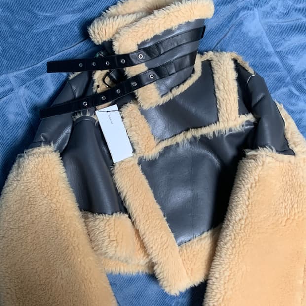 (택o) Sacai 22fw 시어링 무스탕