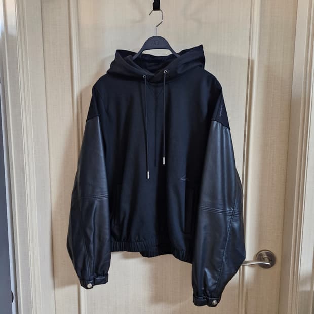 송지오 옴므 컬렉션 레더 자수 후드티 블랙 48