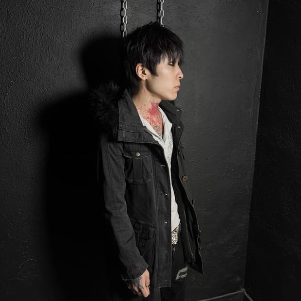 Black slim-fit fur hooded field jacket  