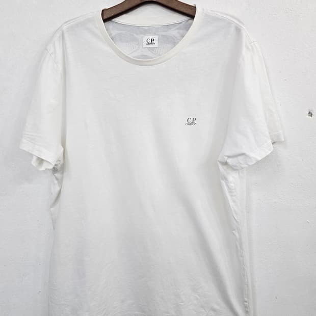 CP컴퍼니 프린팅 화이트 반팔 티셔츠