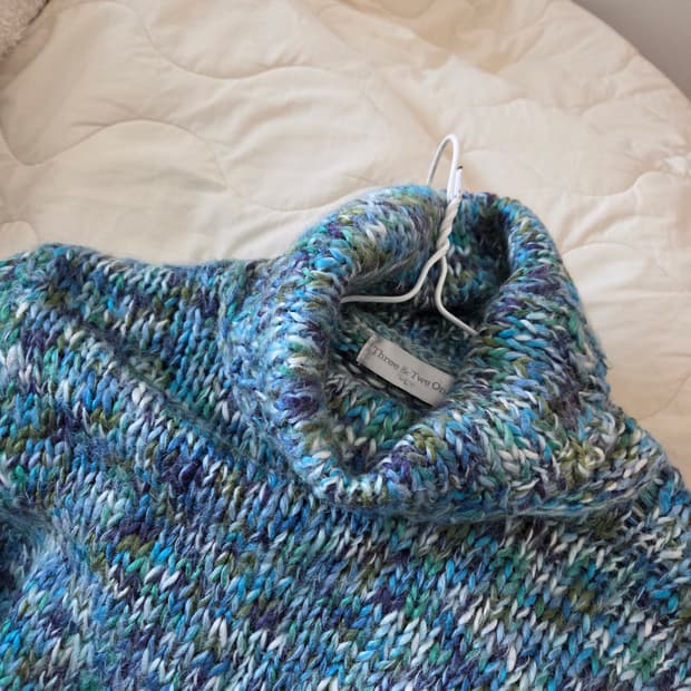 바다색 three&two one 터틀넥 니트