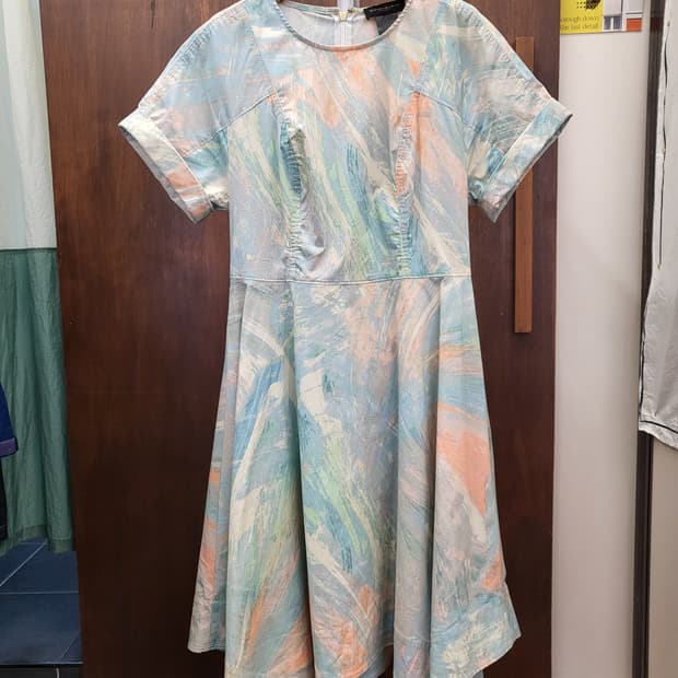 도나카란 패턴 플레어 반팔 원피스