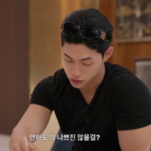 발렌시아가 렉탱글 선글라스 판매합니다