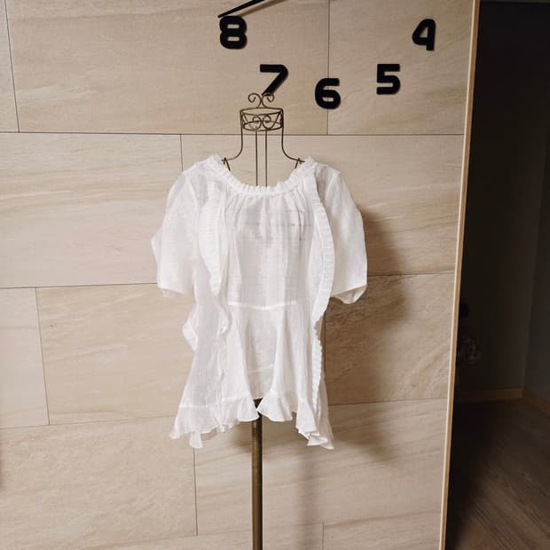 [82] MINE 마인 프릴 블라우스 2025