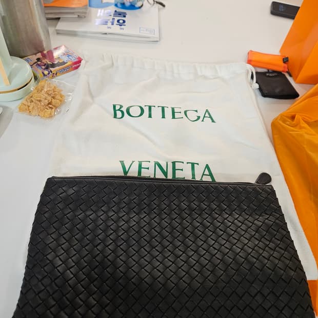 보테가 베네타 클러치백