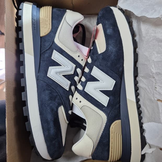 뉴발란스 574 레거시 네이비 새상품