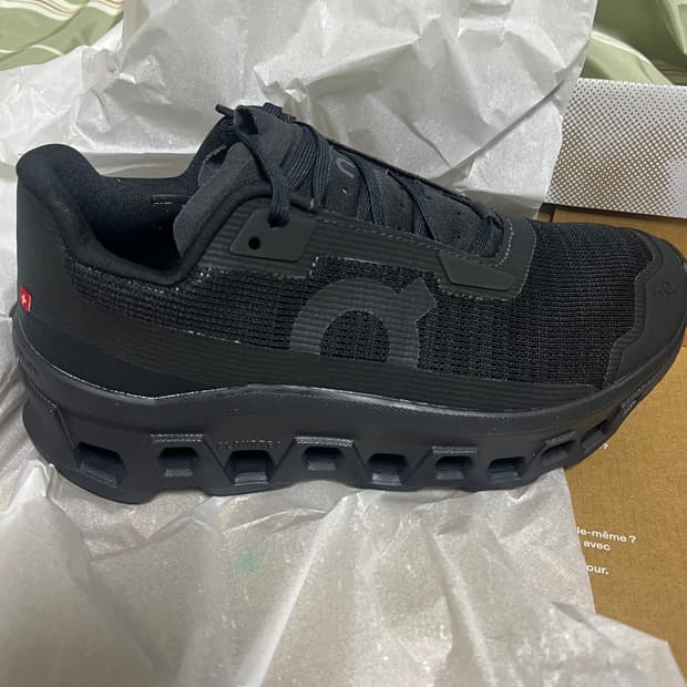 (새상품) 온러닝 클라우드몬스터 보이드 블랙 EU 37W / 230mm