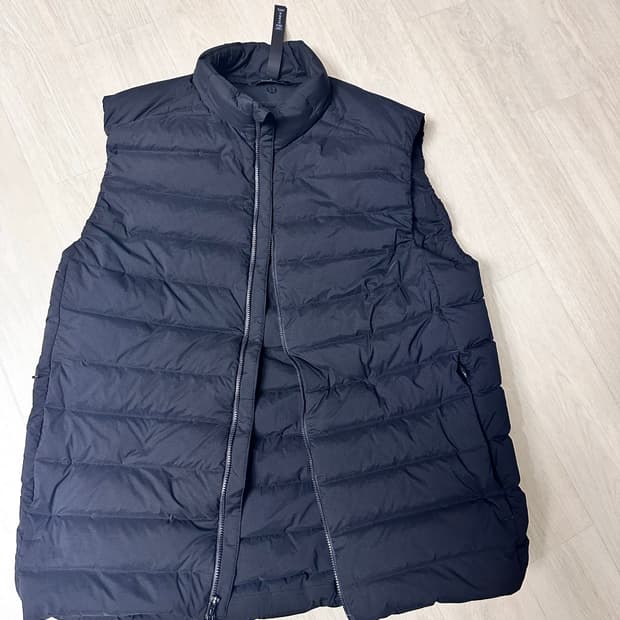 룰루레몬 네비게이션 베스트 패딩조끼 사이즈M 블랙