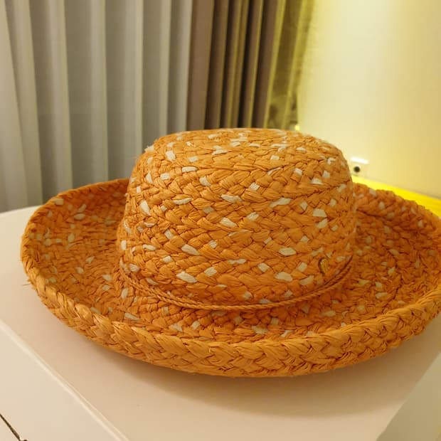 헬렌카민스키 라피아 햇 한정판