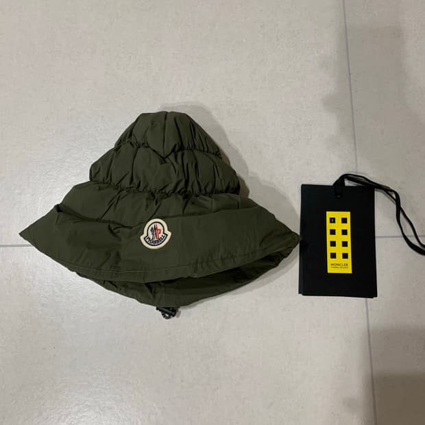 몽클레어 x 퍼렐 다운 버킷 햇
