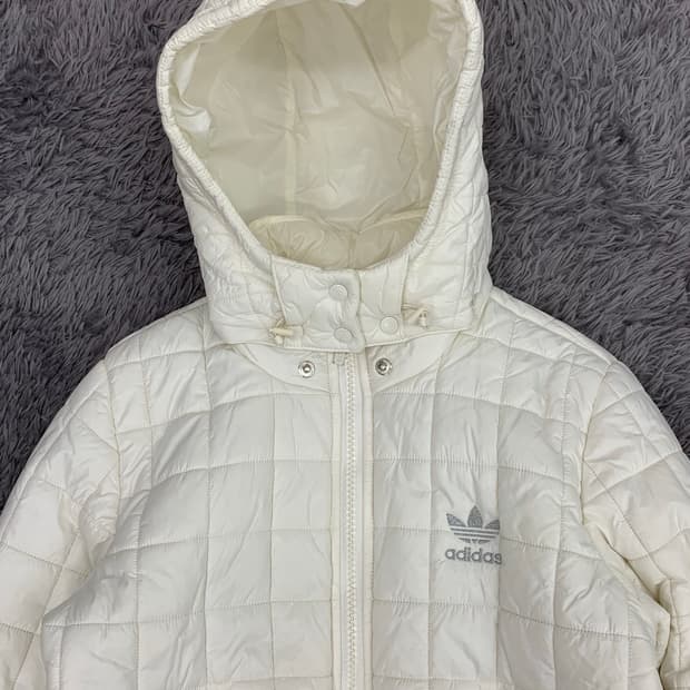 아디다스 와투케 화이트실버 크롭 패디드 다운자켓