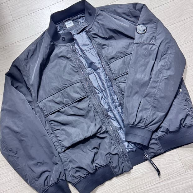 C.P. 컴퍼니 크롬-R 봄버 자켓 블랙 - 25RW ‼️매장판 한정‼️