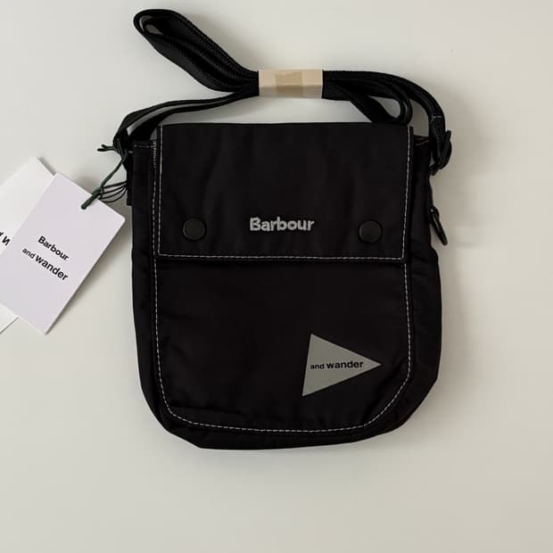 x Barbour - Shoulder Pouch Bag (Black)