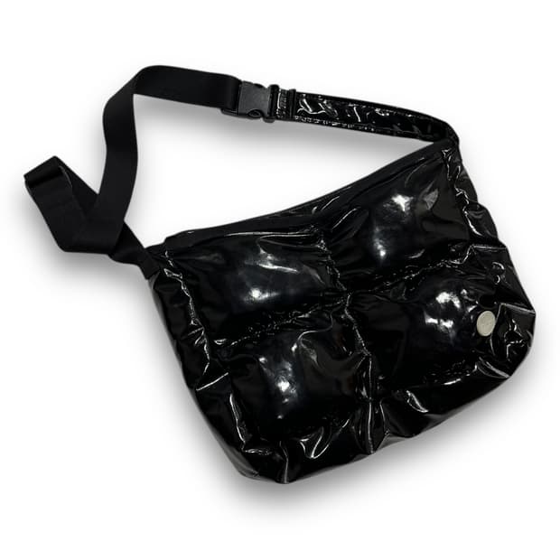 돈애스크마이플랜 2WAY 다크 패디드 메신저백