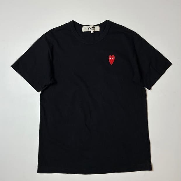 꼼데가르송 롱 와펜 로고 반팔 티셔츠 PN9007