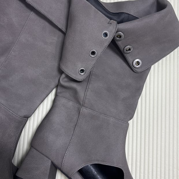 시너진 부츠 SQUARE OPEN FOLDED BOOTS CHARCOAL