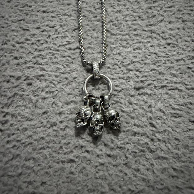 3skull necklace